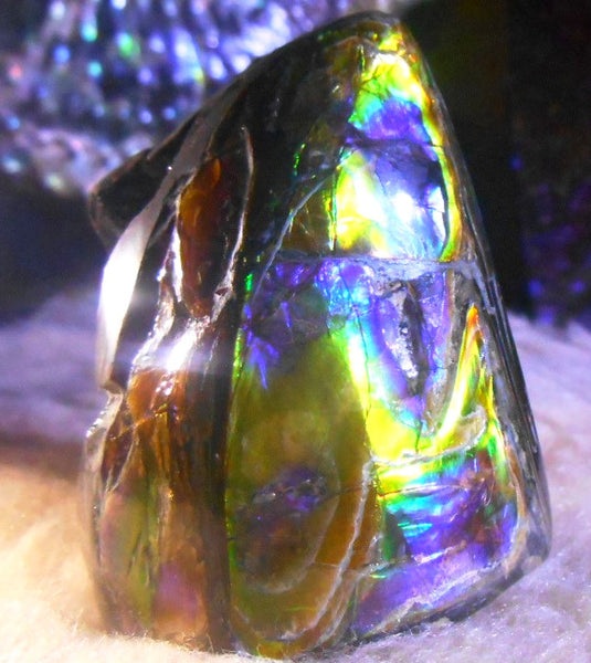 Copy of 60 x 40 x 35 mm - Collector Stone - CS-63  Natural Rainbow Gem Grade　キール部分 レインボー ナチュラル  コレクターディスプレイピース