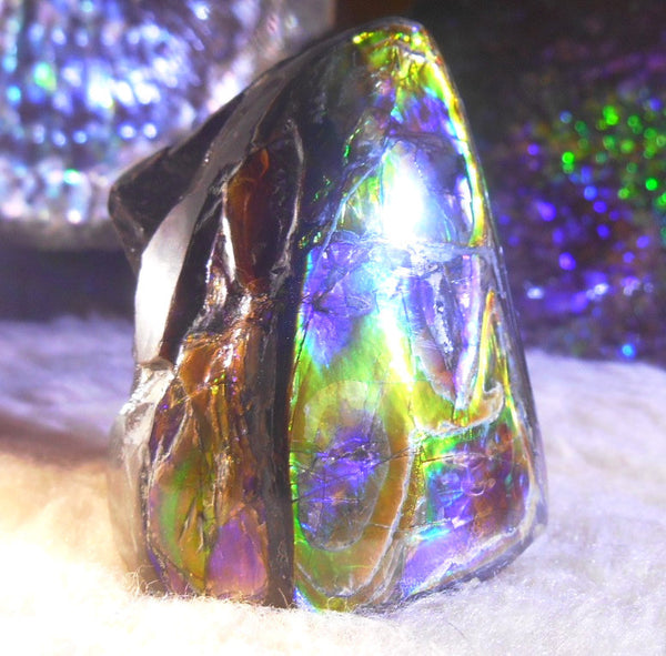 Copy of 60 x 40 x 35 mm - Collector Stone - CS-63  Natural Rainbow Gem Grade　キール部分 レインボー ナチュラル  コレクターディスプレイピース